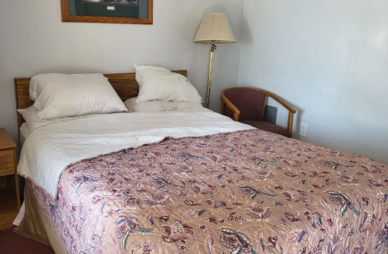 Curleys Paradise Motel - From Website (newer photo)